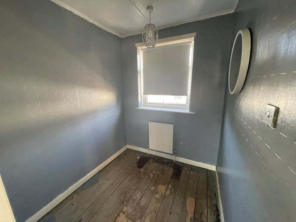 Lot: 7 - MID-TERRACE HOUSE FOR REFURBISHMENT - room